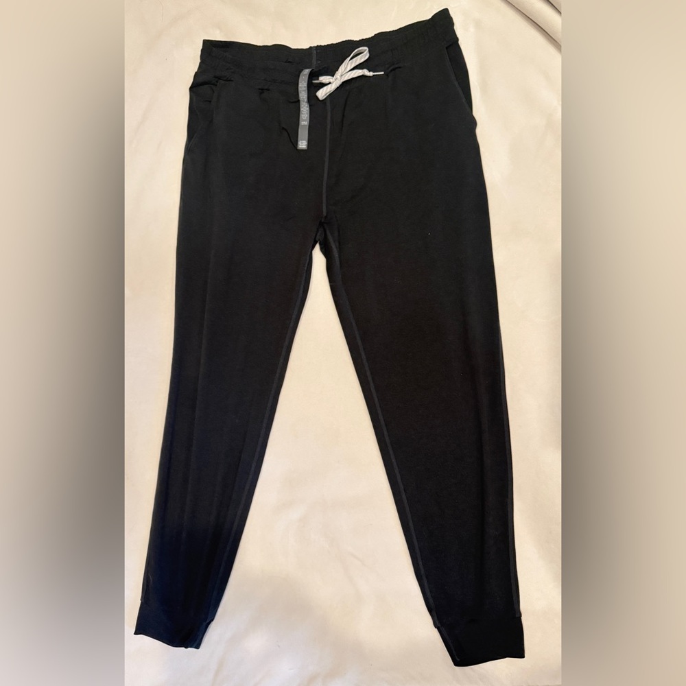 Vuori Charcoal performance Jogger Pants size  Large Black